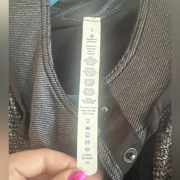 Lululemon City Jacket - Black and Grey - Oversized Look! Great condition! - Picture 4 of 5